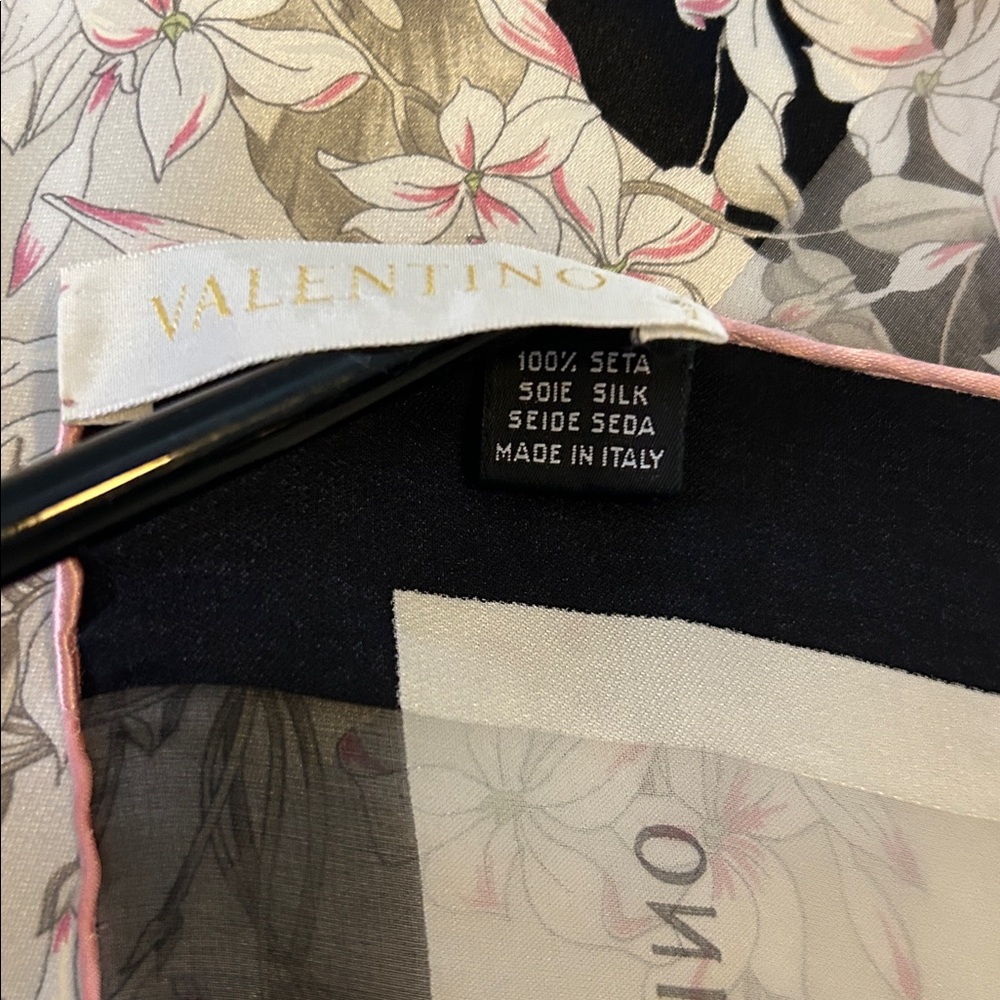 Vintage Valentino Scarf - Picture 12 of 13